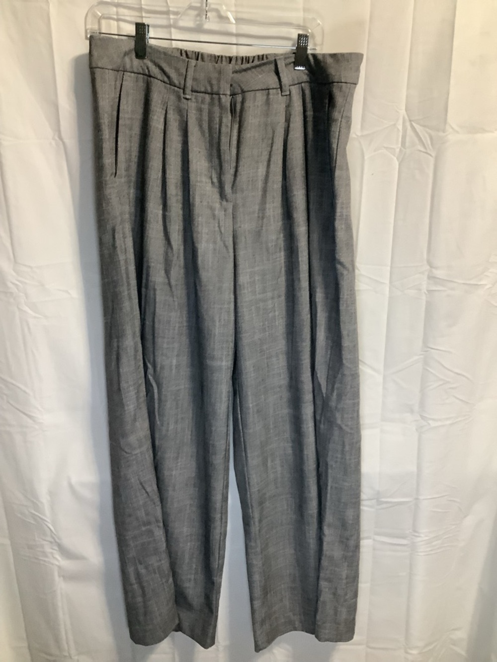 Old Navy women’s Gray Pleated Dress Pants